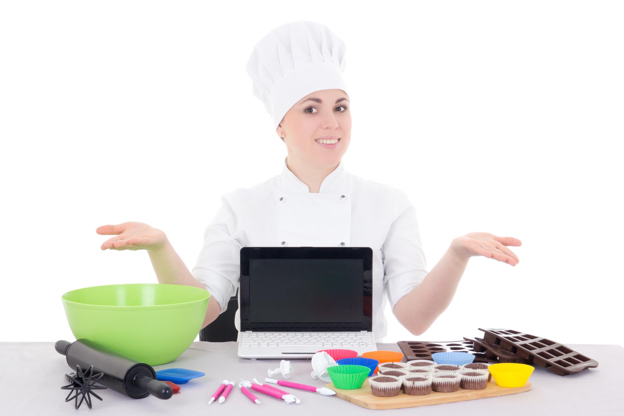 Chef online che dimostra una ricetta in cucina